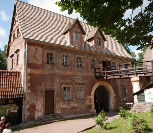 Dolny Śląsk na wakacje: Miejsce pełne legend – Zamek Grodno