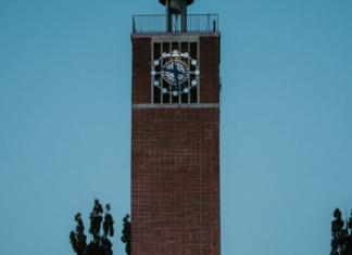 Zabytkowa Wieża Zegarowa na Stadionie Olimpijskim zostanie wyremontowana. Znicz znów zapłonie?