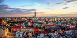 Punkty Widokowe we Wrocławiu. Mamy kilka nieoczywistych propozycji, skąd obejrzysz panoramę miasta! Na zdjęciu panorama Wrocławia /AdobeStock