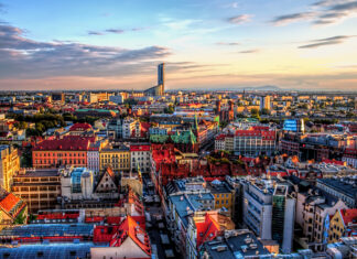 Punkty Widokowe we Wrocławiu. Mamy kilka nieoczywistych propozycji, skąd obejrzysz panoramę miasta! Na zdjęciu panorama Wrocławia /AdobeStock