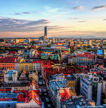 Punkty Widokowe we Wrocławiu. Mamy kilka nieoczywistych propozycji, skąd obejrzysz panoramę miasta! Na zdjęciu panorama Wrocławia /AdobeStock