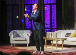 ,,Nie książka zdobi człowieka” – spektakl warszawskiego Teatru Kwadrat w Teatrze Muzycznym Capitol