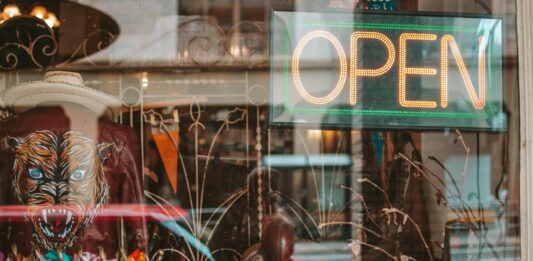 Moda vintage we Wrocławiu. Gdzie warto wybrać się na zakupy?