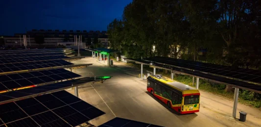 2280 paneli i 30 turbin wiatrowych! Na Dolnym Śląsku uruchomiono niezwykłą elektrownię za 45 mln zł