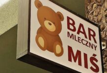 Bary Mleczne we Wrocławiu. Gdzie zjeść domowy obiad na mieście? Na zdjęciu tablica Baru Mlecznego Miś