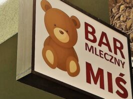 Bary Mleczne we Wrocławiu. Gdzie zjeść domowy obiad na mieście? Na zdjęciu tablica Baru Mlecznego Miś