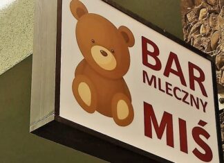 Bary Mleczne we Wrocławiu. Gdzie zjeść domowy obiad na mieście? Na zdjęciu tablica Baru Mlecznego Miś