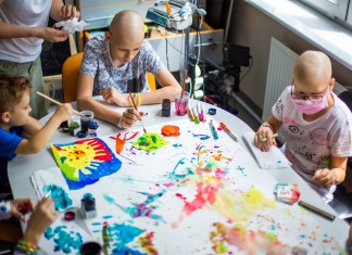 „Słoneczna Galeria” wspiera walkę z chorobami nowotworowymi dzieci