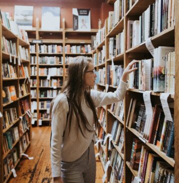 Co czytają wrocławianie? Najczęściej wypożyczane książki 2022
