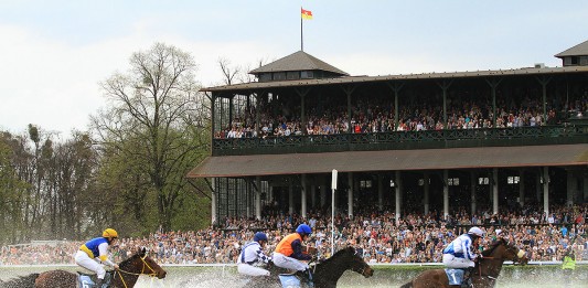 Rekordowa frekwencja podczas otwarcia sezonu wyścigów konnych na wrocławskich Partynicach