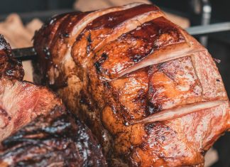 Sylwester w piątek bez mięsa i hucznej zabawy? Arcybiskup Wrocławski udzielił dyspensy