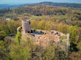 Dolny Śląsk na wakacje: Budowla o wielu imionach – zamek Wleń (Lenno)