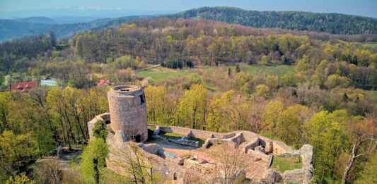 Dolny Śląsk na wakacje: Budowla o wielu imionach – zamek Wleń (Lenno)