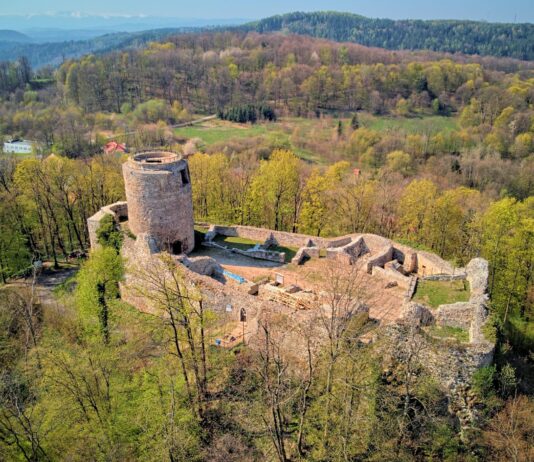 Dolny Śląsk na wakacje: Budowla o wielu imionach – zamek Wleń (Lenno)