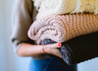 Oddaj, zyskaj, wspieraj! Trwa zbiórka odzieży we Wrocław Fashion Outlet – zebrano już pół tony ubrań