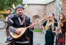 Dni Fantastyki 2025 Wrocław właśnie trwają. Sprawdź program, miejsca i atrakcje! Na zdjęciu uczestnicy Dni Fantastyki