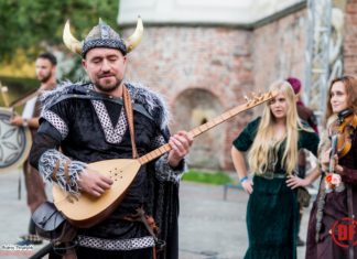 Dni Fantastyki 2025 Wrocław właśnie trwają. Sprawdź program, miejsca i atrakcje! Na zdjęciu uczestnicy Dni Fantastyki