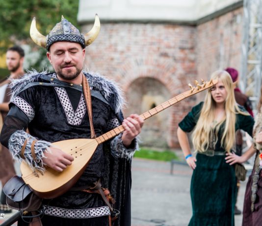 Dni Fantastyki 2025 Wrocław właśnie trwają. Sprawdź program, miejsca i atrakcje! Na zdjęciu uczestnicy Dni Fantastyki