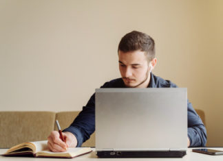 WROCŁAW – SKUP KOMPUTERÓW. JAK POZBYĆ SIĘ STAREGO SPRZĘTU KOMPUTEROWEGO W FIRMIE?