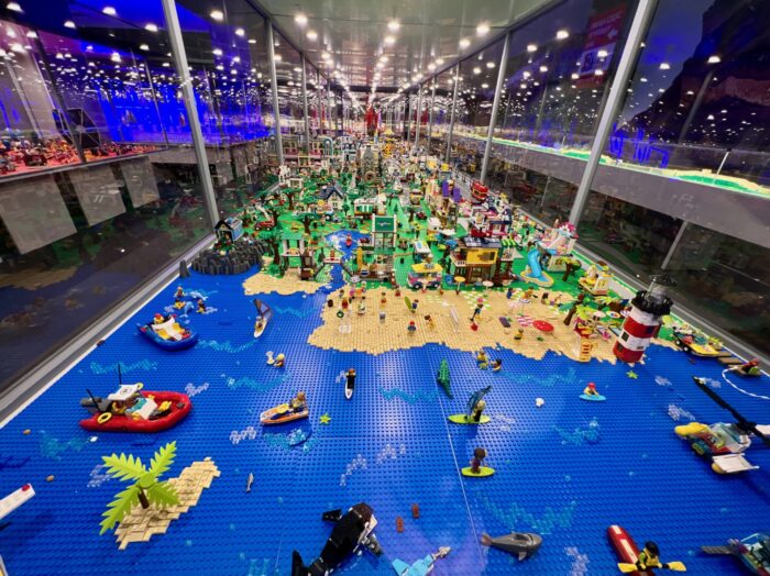 Na zdjęciu fragment wystawy klocków LEGO® w Sky Tower
