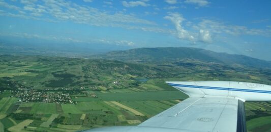 Nad Wrocławiem od kilku dni krąży samolot – o co chodzi?