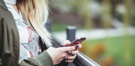 Wrocław: Darmowe karty SIM, power banki i ładowarki dla osób z Ukrainy od Mobile Vikings