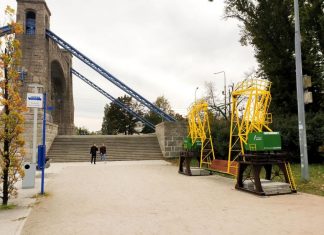 Dźwigozaury ze Szczecina stanęły przy Moście Grunwaldzkim!