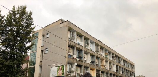 Szary blok, czy maszyna do mieszkania? O wrocławskim mezonetowcu