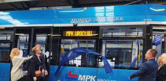 Wybitna dziennikarka Radia RAM Monika Jaworska patronką wrocławskiego tramwaju
