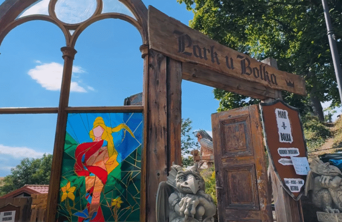 Na zdjęciu wejście do Parku u Bolka