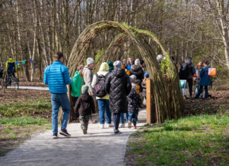 Zieleń zamiast betonu. Mieszkańcy korzystają ją z nowego parku na wrocławskich Krzykach