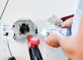 Jak oszczędzać na paliwie? Proste sposoby na mniejsze wydatki