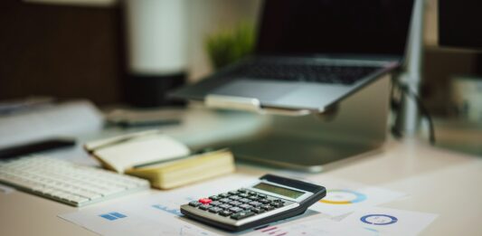 Spółka LTD w Wielkiej Brytanii a podatki w Polsce: Kiedy przedsiębiorca z Wrocławia musi rozliczać działalność nad Wisłą?