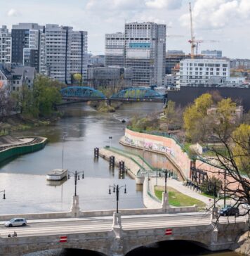 Osiedla we Wrocławiu. Ile osiedli jest w mieście? Co się stało z dzielnicami? Na zdjęciu widok na Wrocław /Jakub Żerdzicki