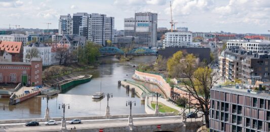 Osiedla we Wrocławiu. Ile osiedli jest w mieście? Co się stało z dzielnicami? Na zdjęciu widok na Wrocław /Jakub Żerdzicki