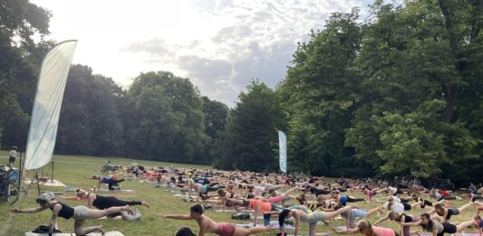 Darmowa joga w Parku Południowym – zrelaksuj się na łonie natury!