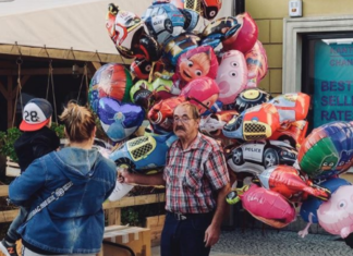 Pan Kazik w kilka chwil stracił w pożarze auta dobytek życia. Wrocławianie ruszyli z falą pomocy!
