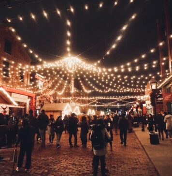 Świąteczny jarmark i grzane wino – wrocławskie ulice zapraszają na spacer!