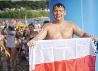 Krzysztof Gajewski pobił we Wrocławiu nowy Rekord Guinnessa w pływaniu non stop!