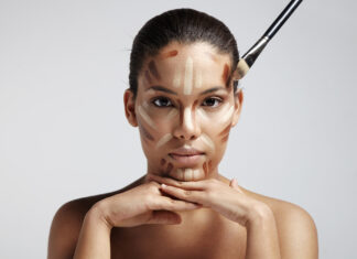 Konturowanie twarzy na mokro krok po kroku