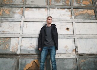 Jesienna metamorfoza garderoby: jak wybrać idealną męską kurtkę przejściową?