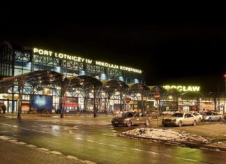 Wrocław: Noclegownia dla uchodźców z Ukrainy powstaje na starym terminalu Lotniska