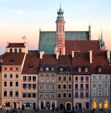 Tuzin atrakcji wakacyjnych w 12 polskich miastach