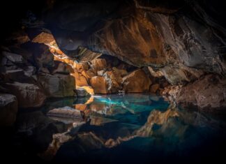 Uniwersytet Wrocławski zaprasza do jaskini