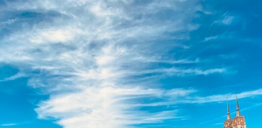 Zapowiada się słoneczna majówka we Wrocławiu i na Dolnym Śląsku. Uzupełnij witaminę D3 i korzystaj ze słońca! niedobór witaminy d3 dla zdrowia. Majówka we Wrocławiu