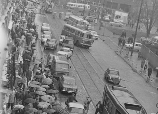 „Samochodem przez Wrocław lat 70.” – podróż w czasie wraz z syrenką i maluchem