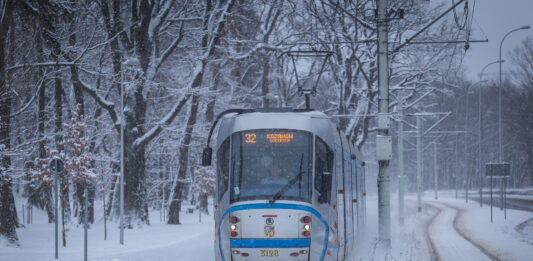 Atak zimy we Wrocławiu już w tym tygodniu! MPK Wrocław ma plan na śnieżny armagedon