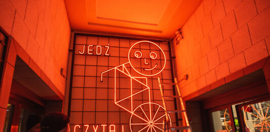 Wrocław: Nowy neon pojawił się na ul. Świdnickiej!