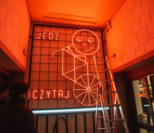 Wrocław: Nowy neon pojawił się na ul. Świdnickiej!