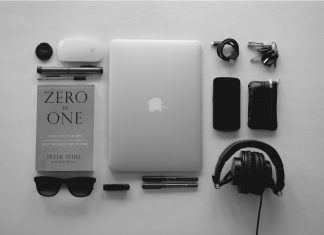 Laptopy, telefony, klucze, biżuteria – setki przedmiotów trafia do Biura Rzeczy Znalezionych we Wrocławiu